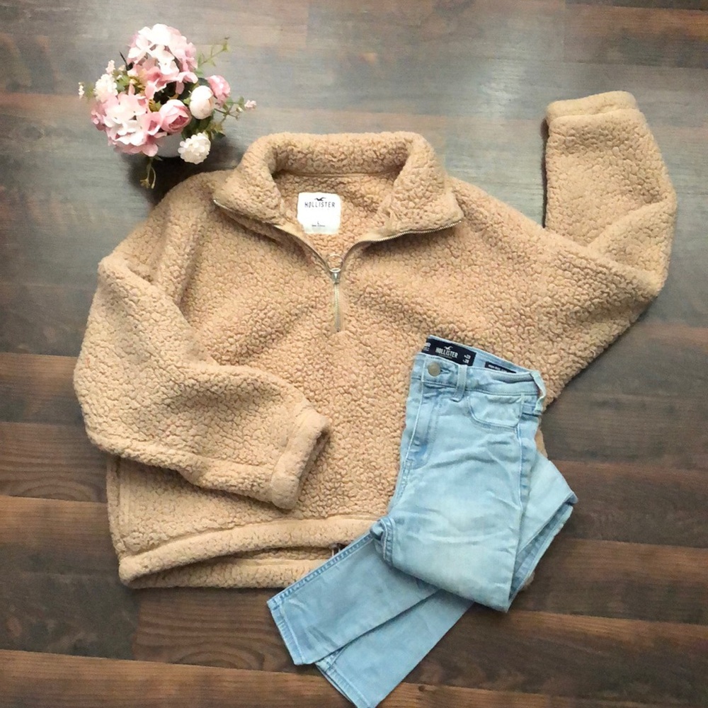 Hollister Sweater Tan color size L